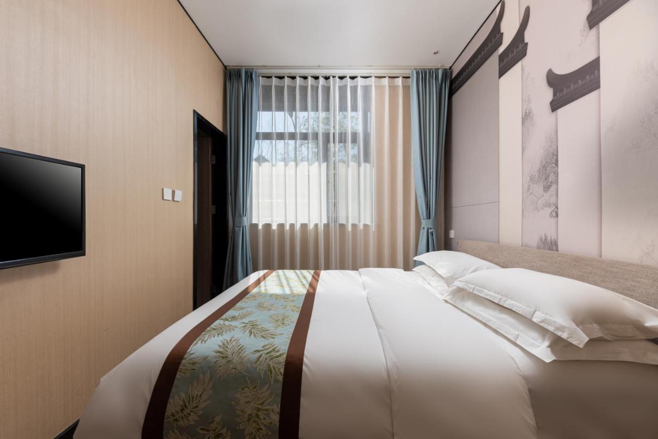 East Sacred Hotel ᴸᴱo---Foreign Accept---Tourism Service English-Speaking 丨 Near Tiananmen Forbidden City丨very Close To Metro Zhangzizhong And Beixinqiao 丨european Foot Ball English丨free Advance Tickets And Laundry Drying Service Coffee Snacks Peking Exteriör bild