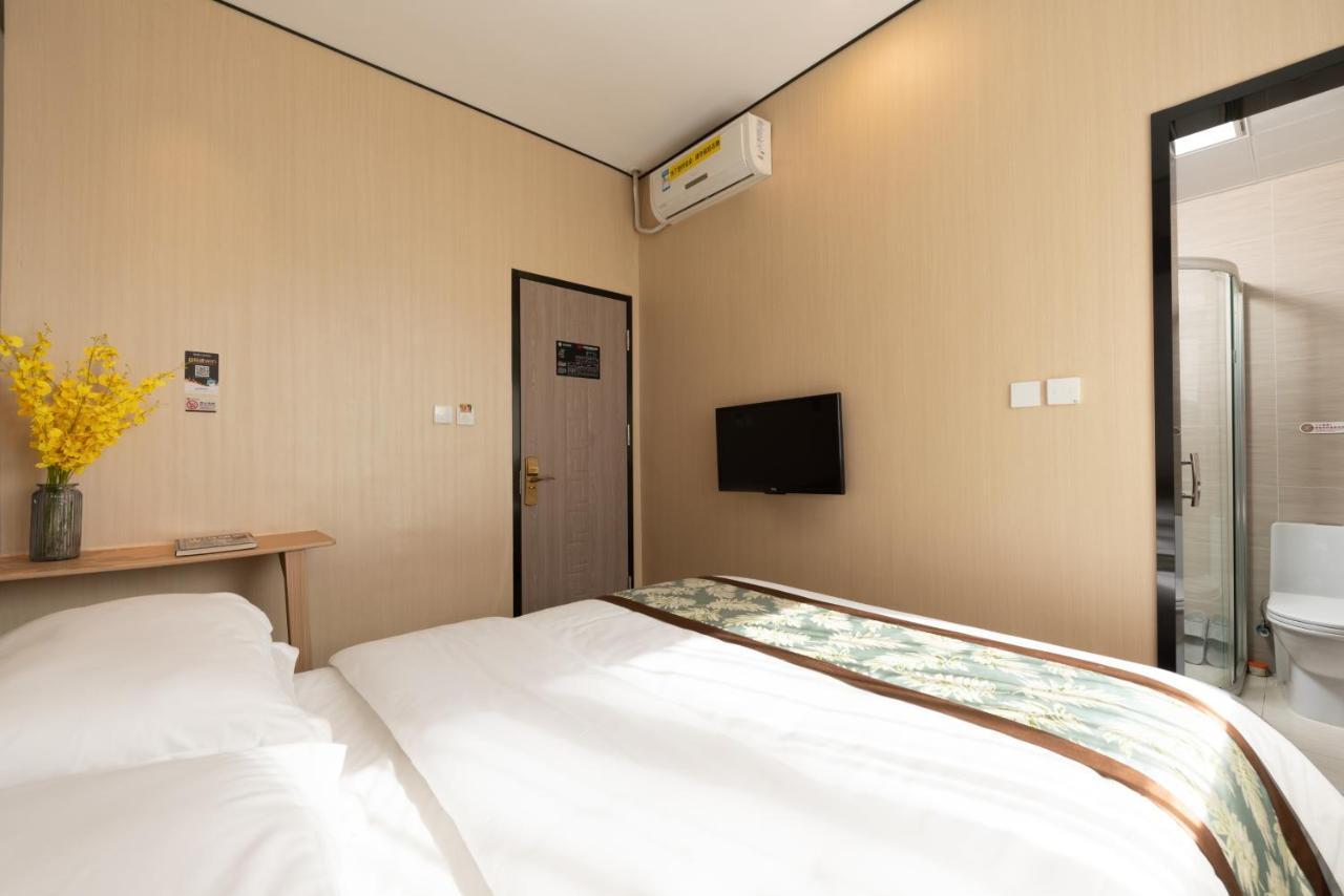 East Sacred Hotel ᴸᴱo---Foreign Accept---Tourism Service English-Speaking 丨 Near Tiananmen Forbidden City丨very Close To Metro Zhangzizhong And Beixinqiao 丨european Foot Ball English丨free Advance Tickets And Laundry Drying Service Coffee Snacks Peking Exteriör bild