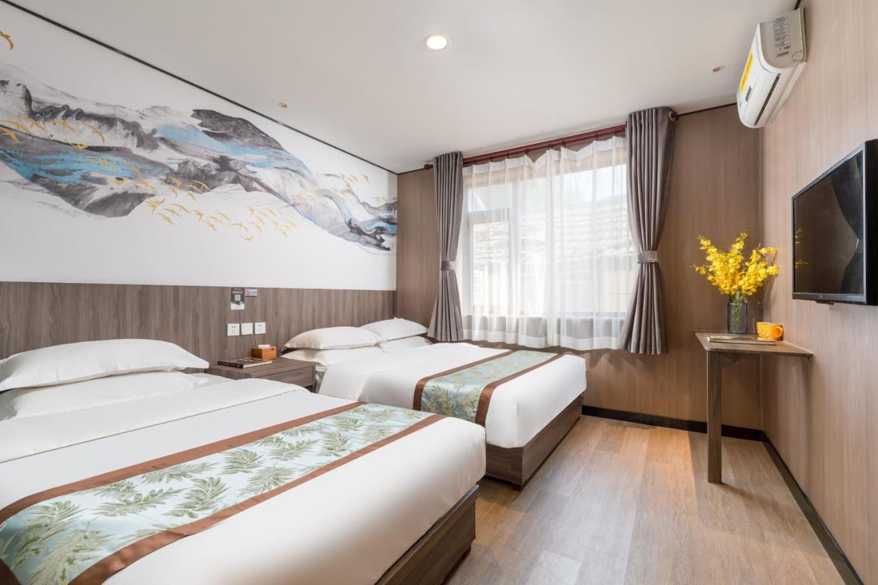 East Sacred Hotel ᴸᴱo---Foreign Accept---Tourism Service English-Speaking 丨 Near Tiananmen Forbidden City丨very Close To Metro Zhangzizhong And Beixinqiao 丨european Foot Ball English丨free Advance Tickets And Laundry Drying Service Coffee Snacks Peking Exteriör bild