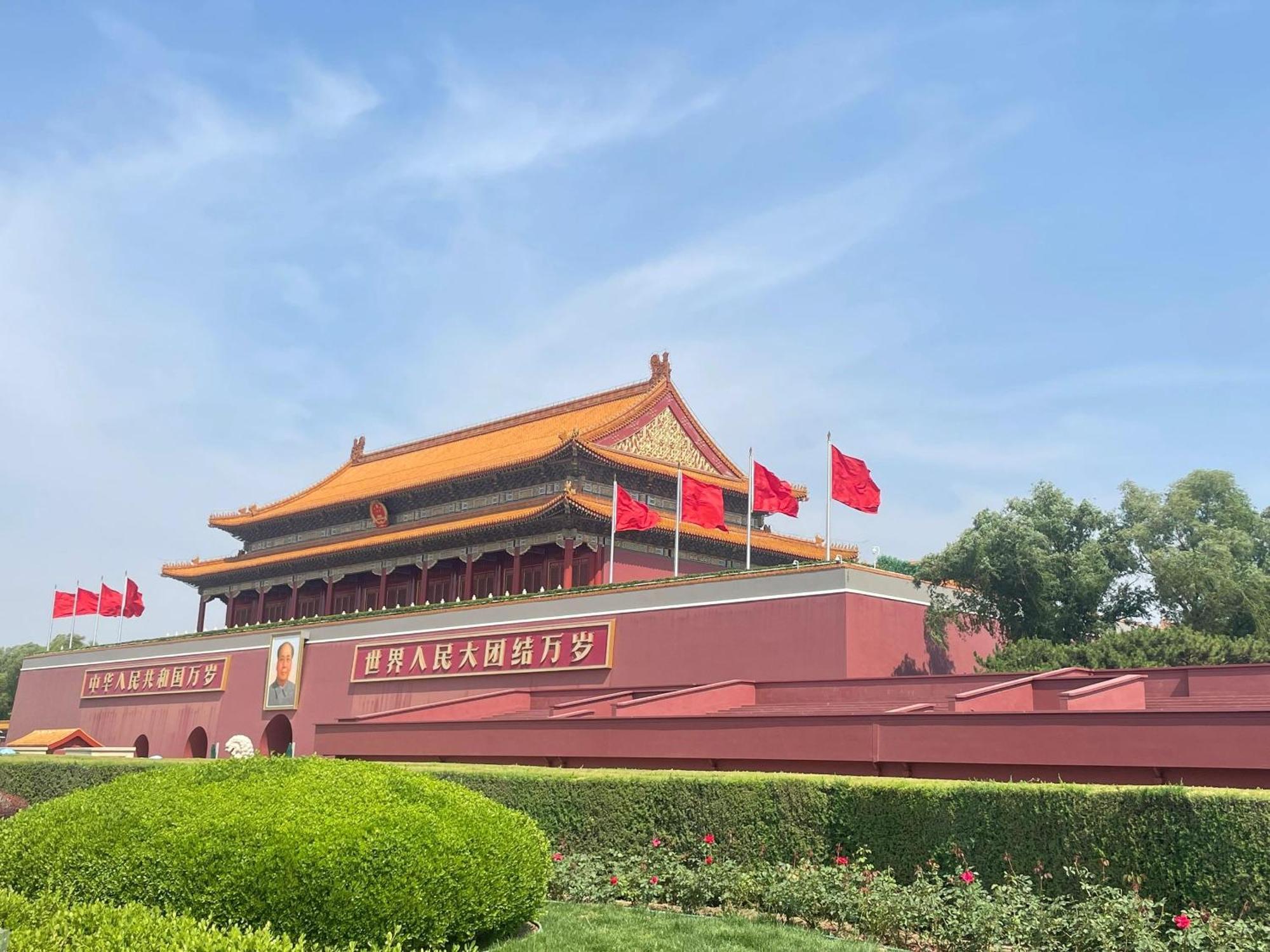 East Sacred Hotel ᴸᴱo---Foreign Accept---Tourism Service English-Speaking 丨 Near Tiananmen Forbidden City丨very Close To Metro Zhangzizhong And Beixinqiao 丨european Foot Ball English丨free Advance Tickets And Laundry Drying Service Coffee Snacks Peking Exteriör bild
