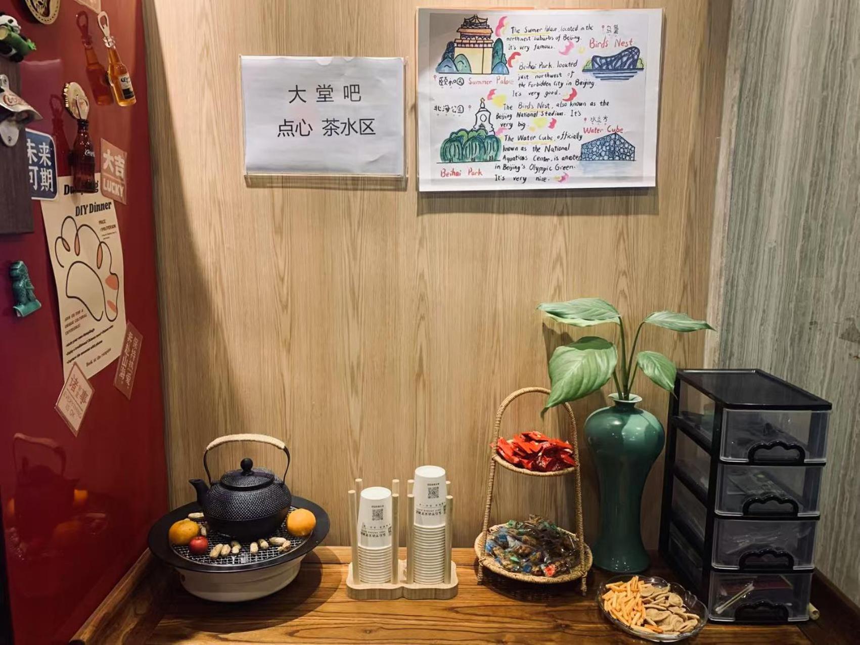 East Sacred Hotel ᴸᴱo---Foreign Accept---Tourism Service English-Speaking 丨 Near Tiananmen Forbidden City丨very Close To Metro Zhangzizhong And Beixinqiao 丨european Foot Ball English丨free Advance Tickets And Laundry Drying Service Coffee Snacks Peking Exteriör bild