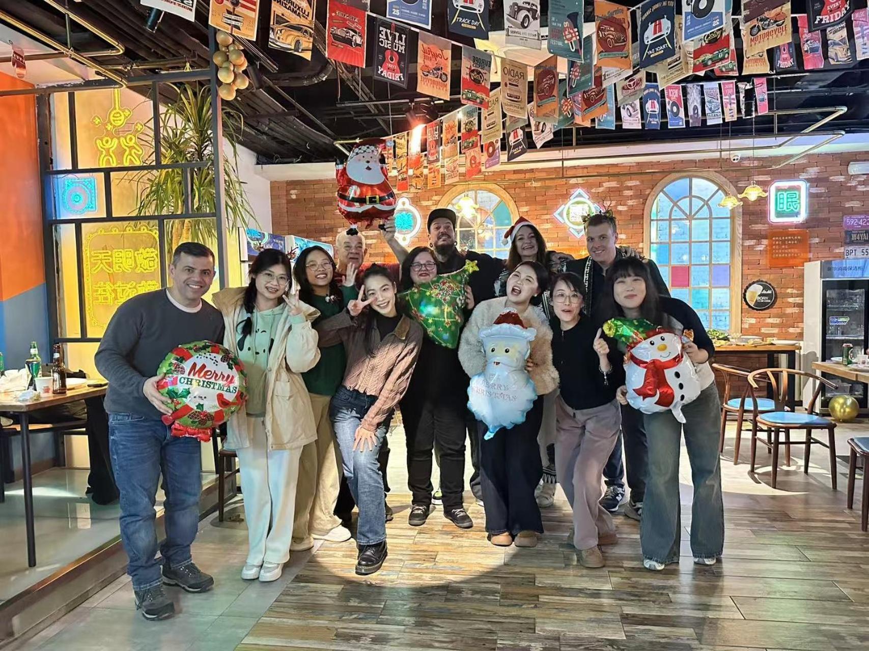 East Sacred Hotel ᴸᴱo---Foreign Accept---Tourism Service English-Speaking 丨 Near Tiananmen Forbidden City丨very Close To Metro Zhangzizhong And Beixinqiao 丨european Foot Ball English丨free Advance Tickets And Laundry Drying Service Coffee Snacks Peking Exteriör bild